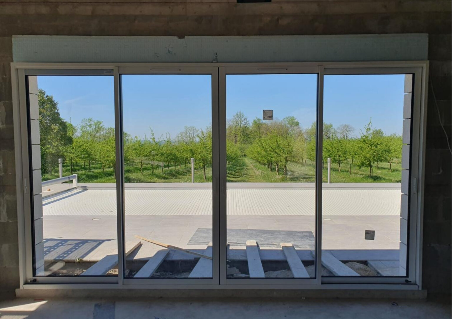 Baie vitrée Alu grande dimension et volet roulant Budget : 3800€ Style contemporain Secteur PRIGONRIEUX